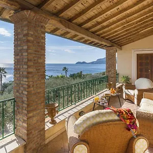 Villa Garbo, Letojanni